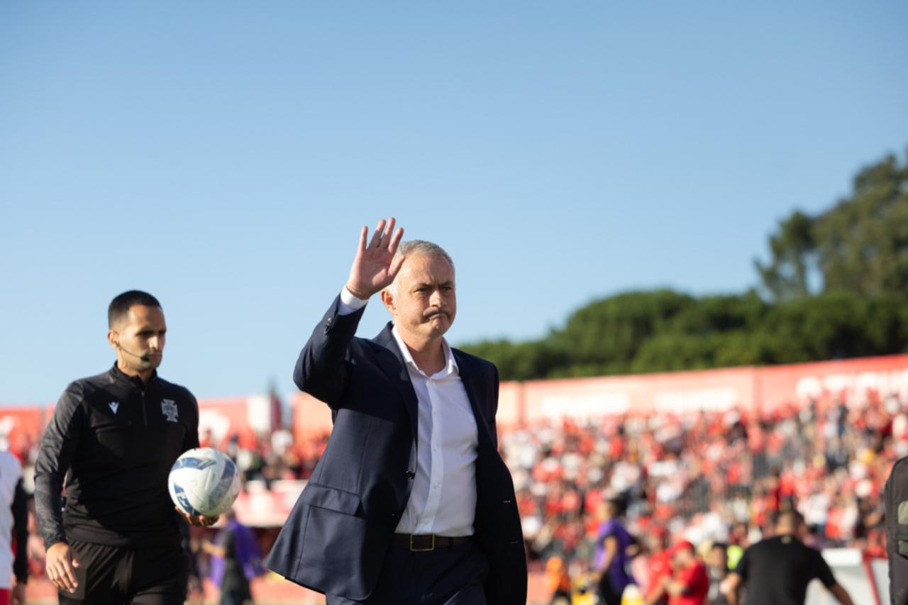 Benfica fans turn up the heat as Mourinho’s start sours