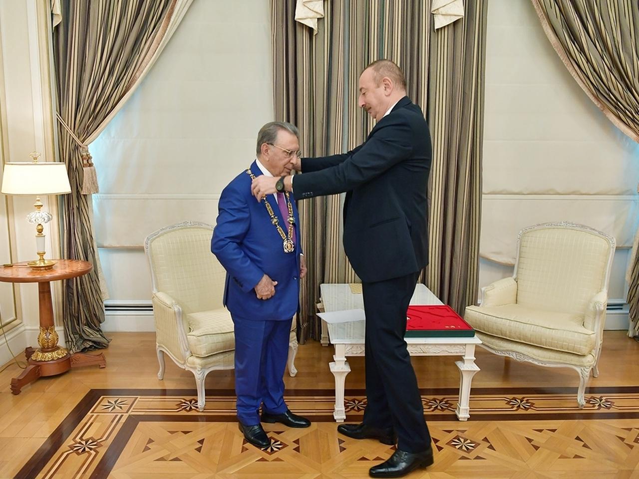 Photo shows Ramiz Mehdiyev (L) receiving the prestigious Heydar Aliyev award from Ilham Aliyev, accessed on Oct. 23, 2025. (Photo via Eurasia.net)