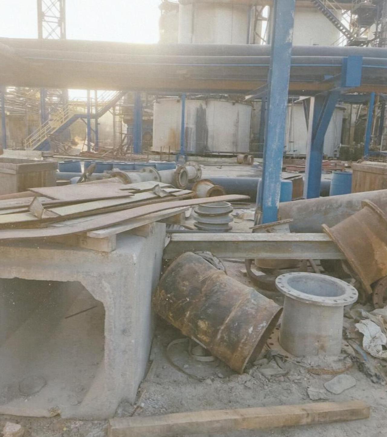 Picture of neglected equipments worth “billions of dinars,” purchased in 2017 and left abandoned inside the Gabes chemical complex (Photo via Presidency of Tunisia)