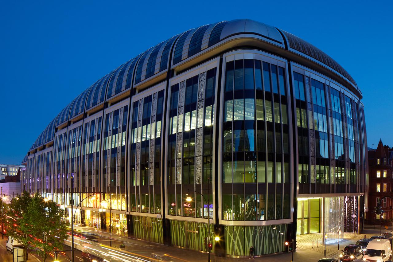 Exterior view of the Park House building on Oxford Street in London, UK. (Photo via focchi.it)