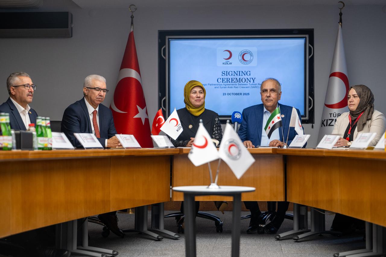 Türkiye, Syria Red Crescents sign deal to expand humanitarian cooperation