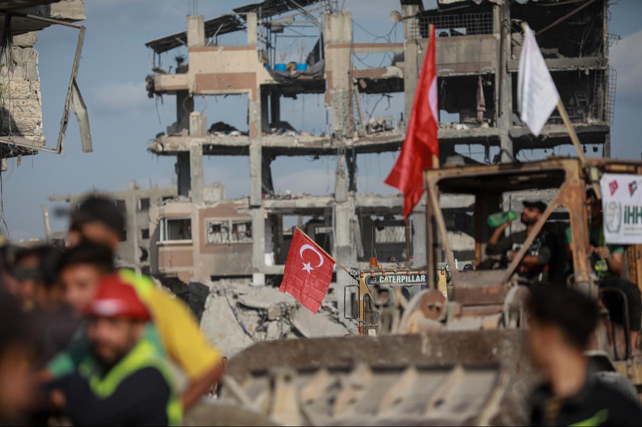 The photo shows Turkish flags on an excavator, which began clearing the rubble of buildings destroyed by Israeli attacks in Gaza City, October 18, 2025. (AA Photo)