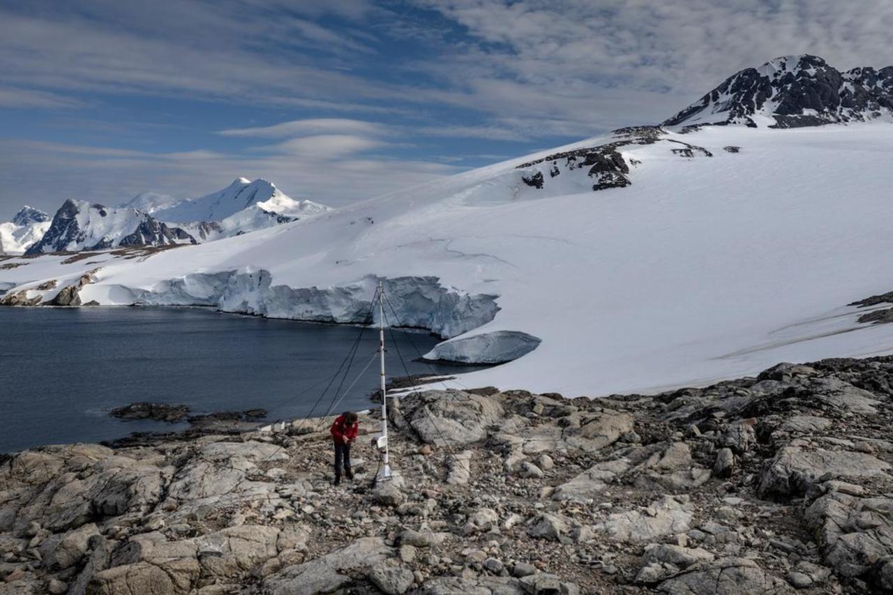 The Turkish science team starts their investigation process as they arrive at the Turkish Scientific Research Camp on Horseshoe Island at 68 south latitude after 10 days of travelling, in Antarctica, February 25, 2025. (AA Photo)