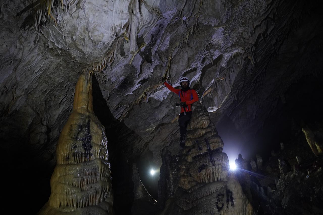 A climber stands on a massive stalagmite formation inside Kuneba Cave in Sulaymaniyah, Iraq, Oct. 24, 2025. (AA Photo)