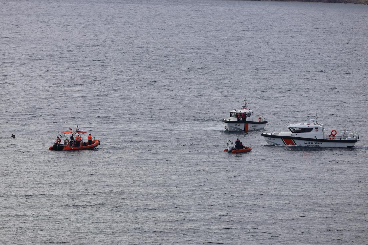 7 dead, 2 rescued as migrant boat sinks off Bodrum, search continues