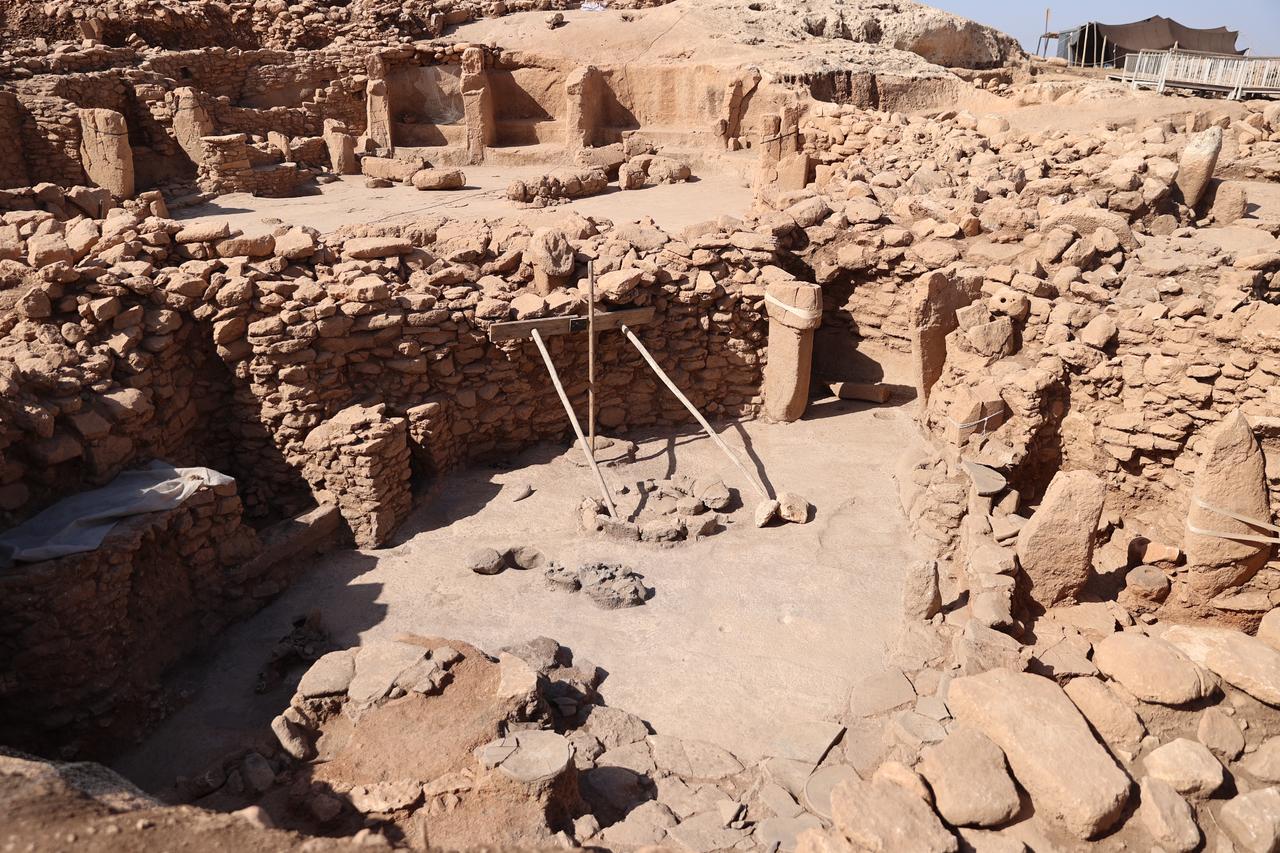 Archaeologists work across different sections of Karahantepe, uncovering 12,000-year-old layers that reshape understanding of early settlement life in Anatolia. (AA Photo)