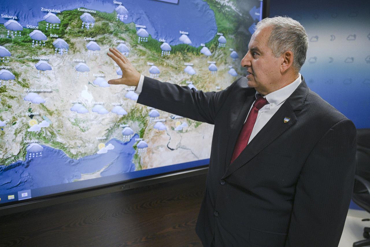 'Grab your umbrellas': Rainy weather expected across Türkiye this weekend