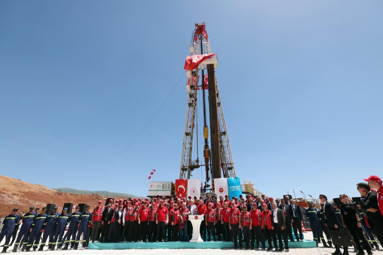 Minister of Energy and Natural Resources Alparslan Bayraktar attended the program held at the Sehit Esma Cevik-1 First Exploration Well in Gabar Mountain on 19 May, 2025. (AA Photo)