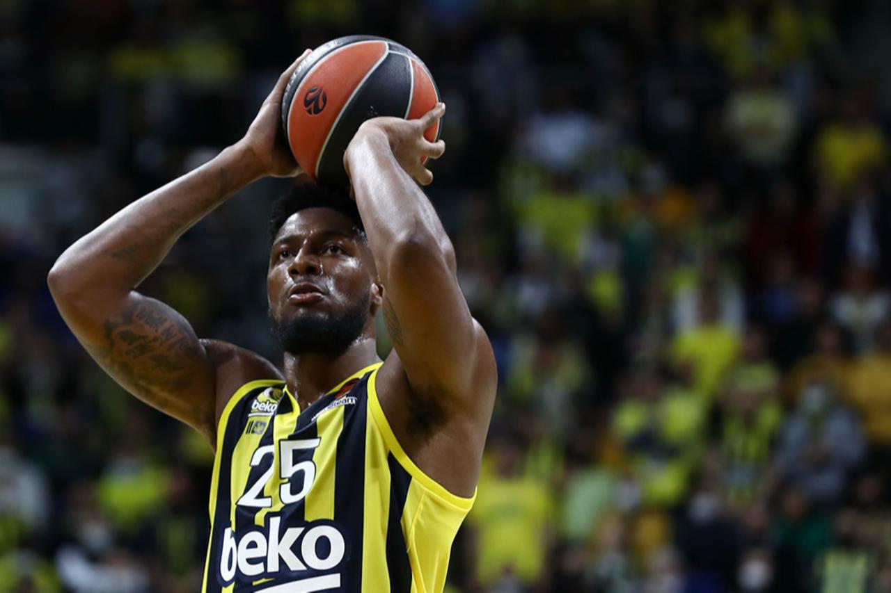 US basketball player Floyd says drivers must 'change mindset' to navigate Turkish roads