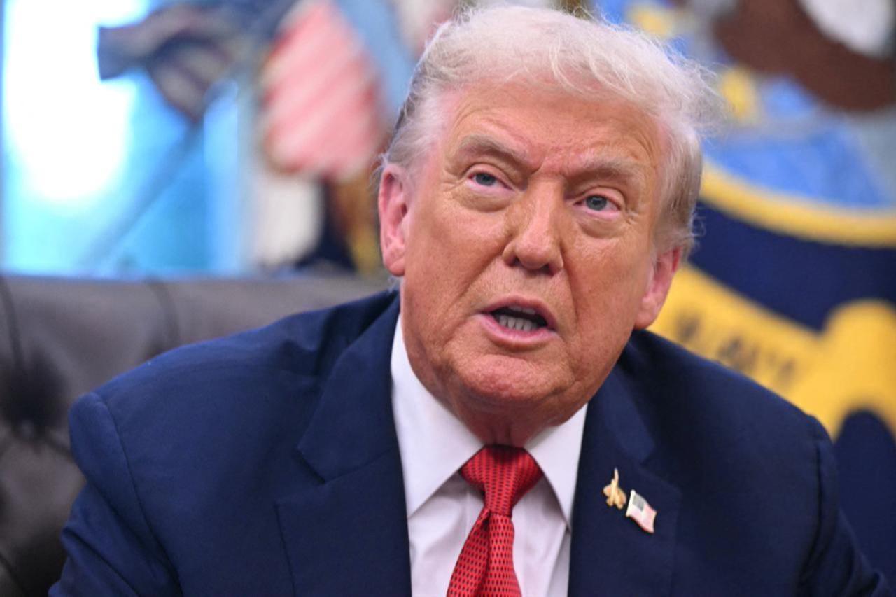 US President Donald Trump speaks to the press after signing an executive order on Tiktok in the Oval Office of the White House in Washington, DC, Sep. 25, 2025. (AFP Photo)