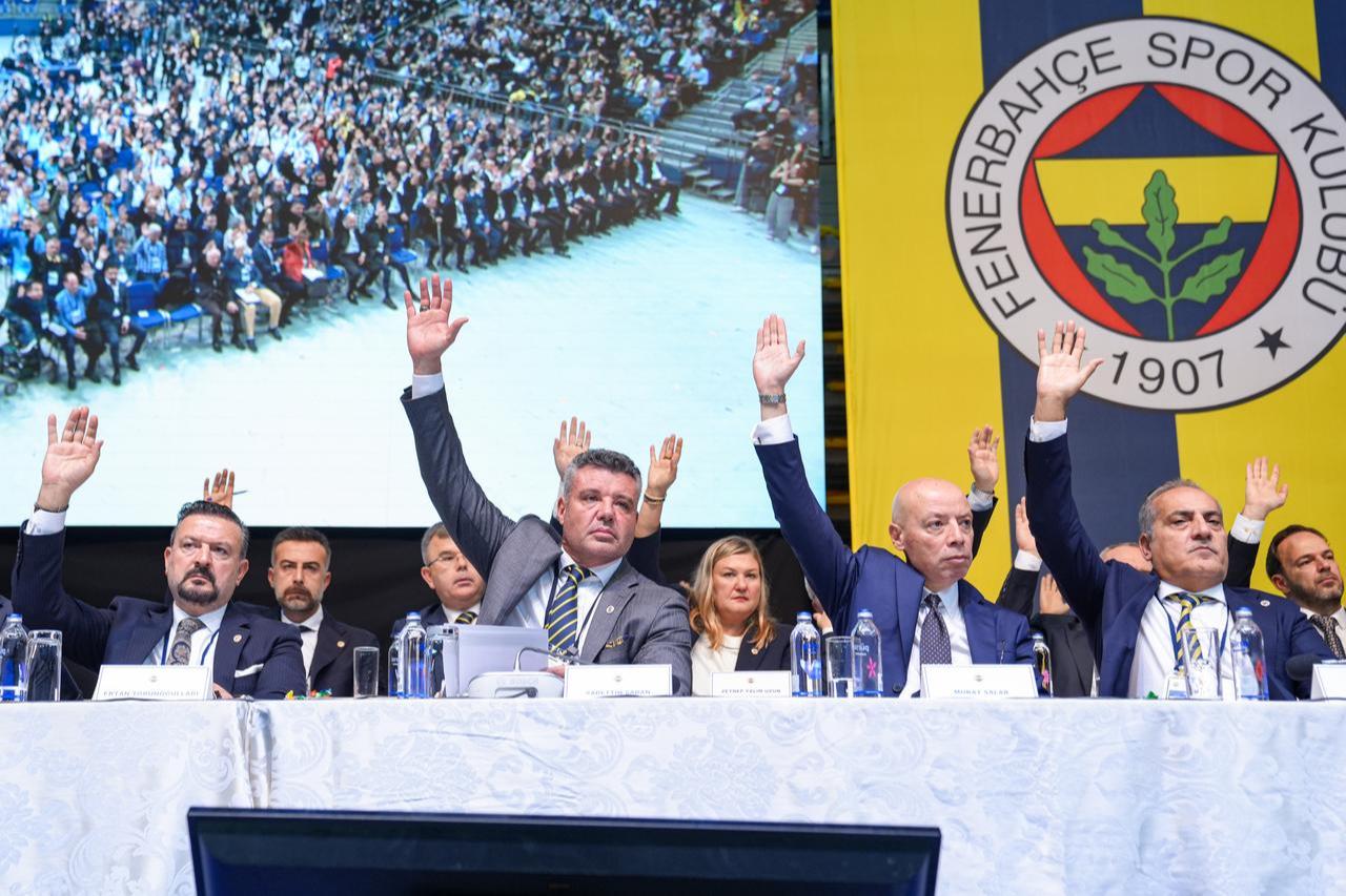 Fenerbahce President Sadettin Saran (center) and Vice President Murat Salar (second from right) raise their hands during a vote at the club’s extraordinary general assembly held at Ulker Sports and Event Hall in Istanbul, Türkiye, October 25, 2025. (AA Photo)