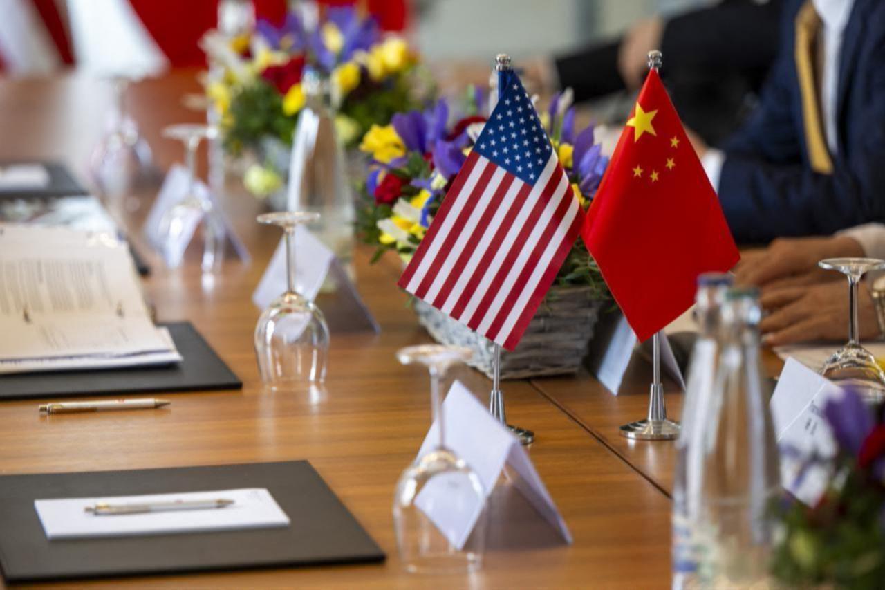US and Chinese flags prior to meeting to discuss trade relations and tariffs, in Geneva, May 10, 2025. (AFP Photo)