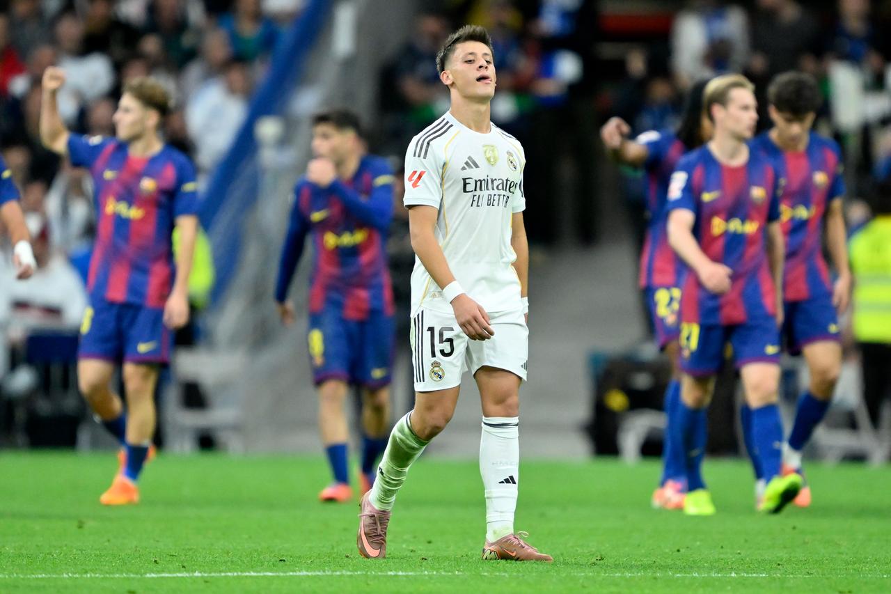 Arda Guler earns fan applause in El Clasico debut as Real Madrid beats Barcelona 2-1