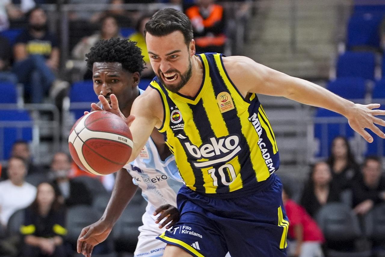Fenerbahce Beko captain Melih Mahmutoglu in action during a Turkish Basketball Super League game against Turk Telekom in Istanbul, Türkiye, Oct. 26, 2025. (AA Photo)