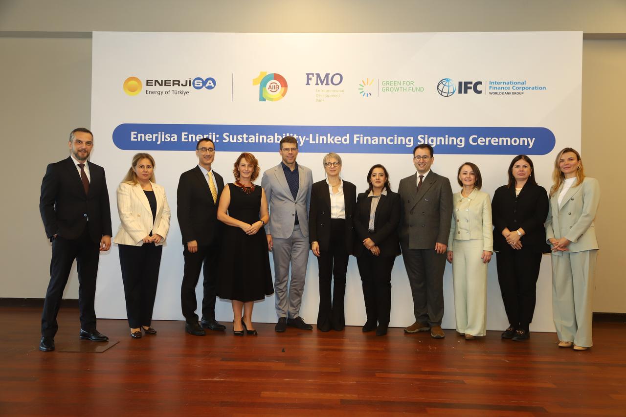 Delegates from Enerjisa, IFC, AIIB, FMO, and the Green for Growth Fund pose for a group photo following the signing of the sustainability-linked financing agreement in Istanbul, Türkiye, Oct. 27, 2025. (Courtesy of IFC)
