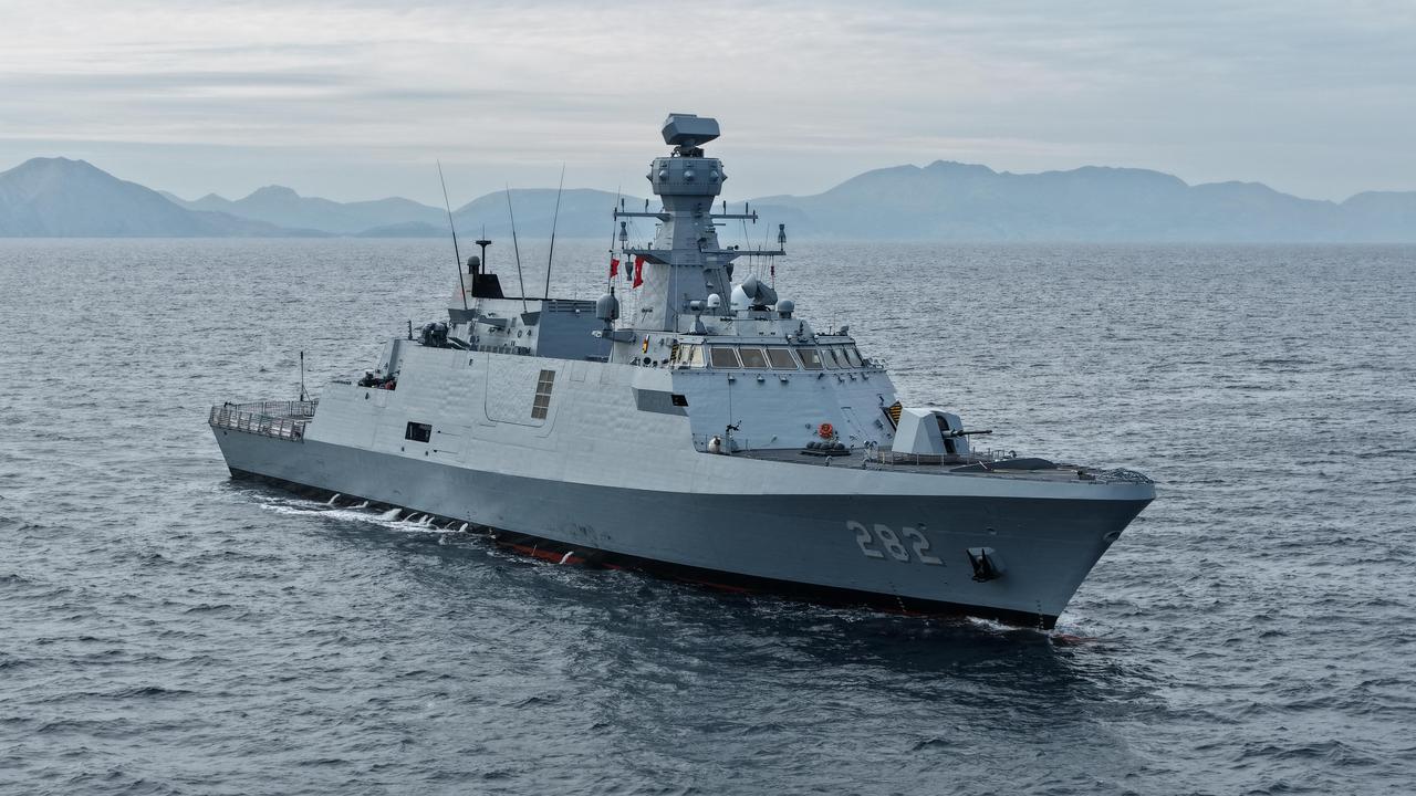 The PNS Khaibar corvette, manufactured by the Turkish defense industry for the Pakistan Navy, during live-fire tests at an unspecified location, Oct. 23, 2025. (Photo via X/@MSB_ASFAT) 
  ( ASFAT - Anadolu Ajansı )