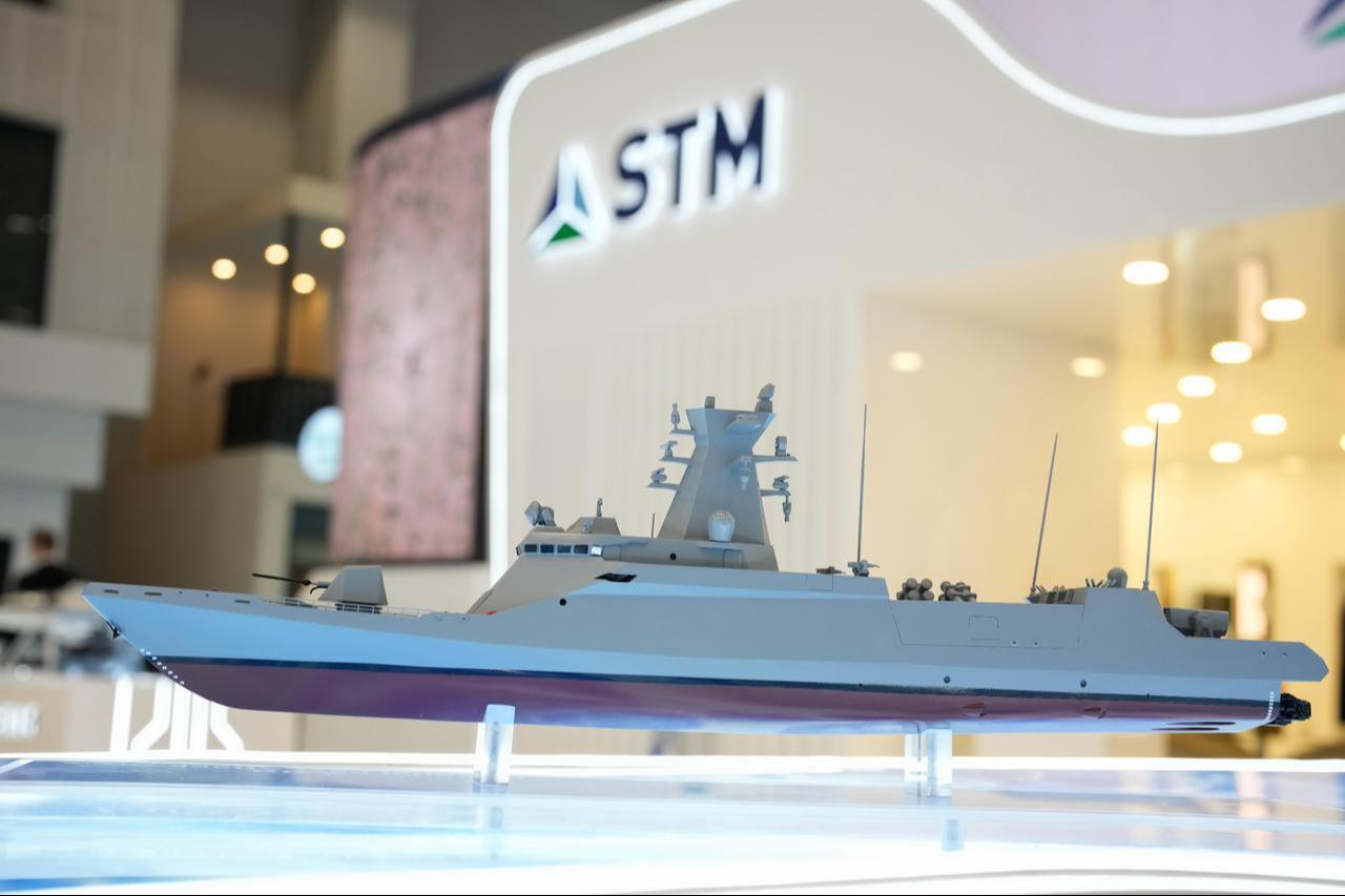 The model of Türkiye's first indigenous fast attack craft at the 17th International Defense Industry Fair in Istanbul, Türkiye, on July 22, 2025. (AA Photo)
