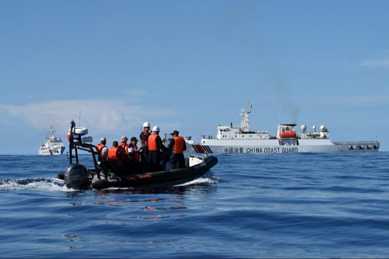 US Navy helicopter, fighter jet crash in separate incidents in South China Sea