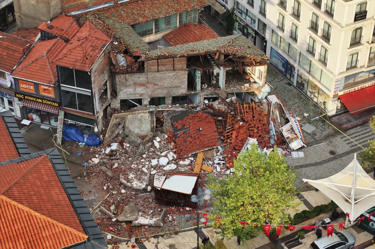 330 aftershocks recorded following 6.1-magnitude earthquake in Balikesir