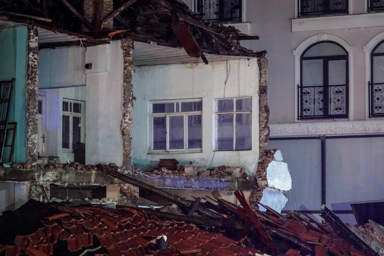 Several buildings suffered varying degrees of damage, with cracks appearing on walls and parts of some structures partially collapsing as a result of the earthquake. Balikesir, Türkiye, October 28, 2025. (AA Photo)