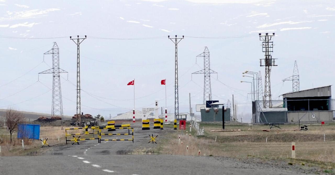 View shows the Türkiye's Dogu Kapi border gate to Armenia, in Kars, Akyaka province, on April 15, 2009. (AFP Photo)