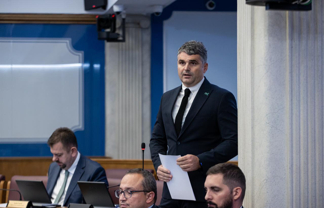 Photo shows Ilir Capuni (standing), a Montenegrin member of parliament with the Albanian Alliance coalition. (Photo by Skupstina Crne Gore via gradski.me)