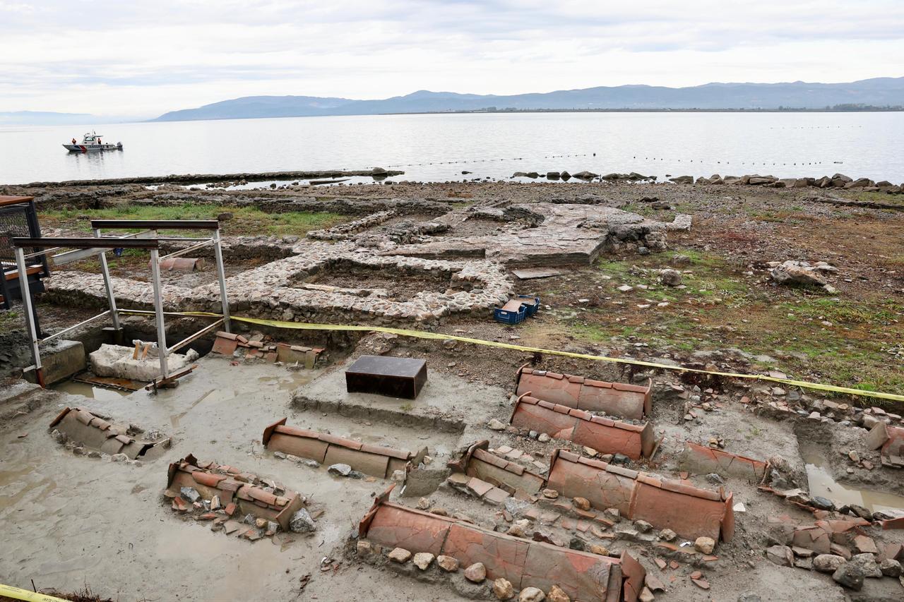 Excavation area showing tombs and architectural remains of the submerged basilica along the Lake Iznik shoreline in Bursa, Türkiye, Oct. 28, 2025. (IHA Photo)