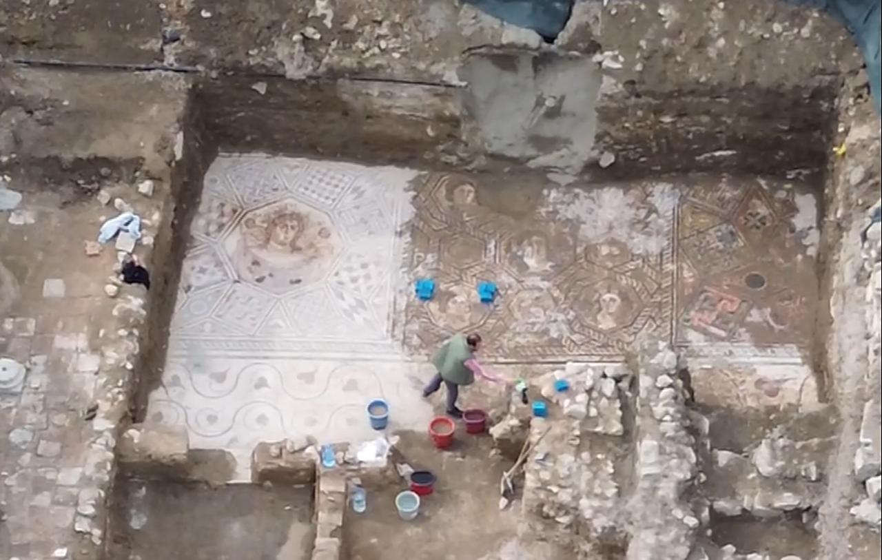 Archaeologists work under tight security to uncover a newly discovered 400-square-meter Roman mosaic in Iznik, Bursa, Türkiye, believed to mark the entrance of a palace connected to ancient Nicea. (IHA Photo)