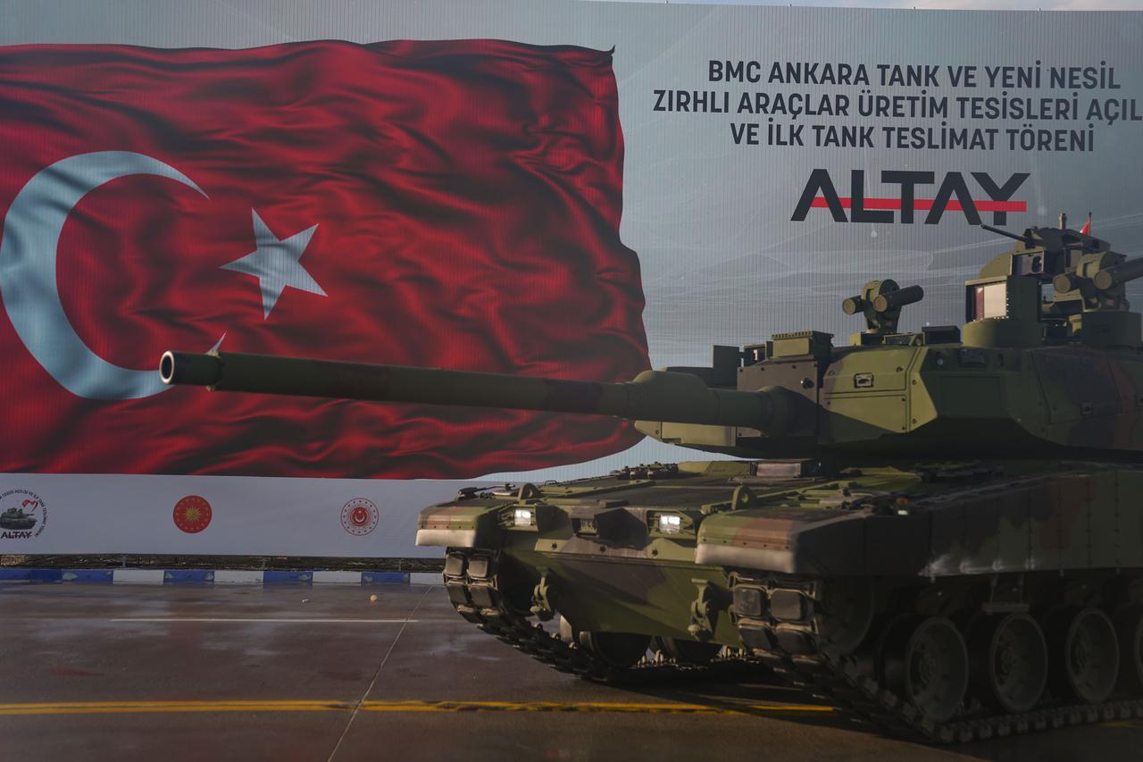 Altay tank performing a demonstration drive after the opening ceremony of BMC Defense’s Altay Tank Mass Production Facility and the first tank delivery in Ankara’s Kahramankazan, Oct. 28. 2025. (AA Photo)