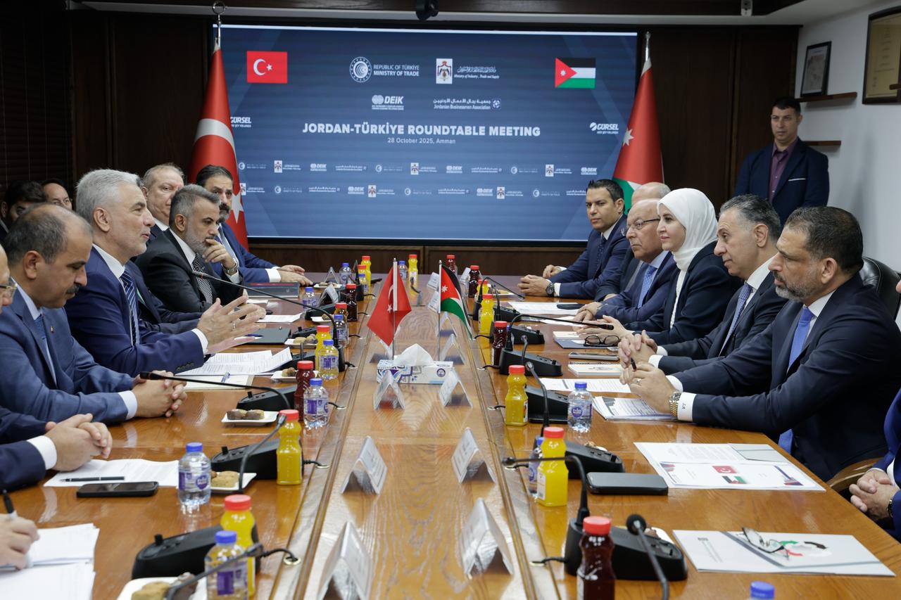 Minister of Trade Omer Bolat (second from left) attended the Türkiye–Jordan Joint Economic Commission (JEC) Meeting in the capital Amman with Jordan’s Minister of Industry, Trade and Supply Yarub Al-Qudah (second from right) in Jordan, Oct. 28, 2025. (AA Photo)