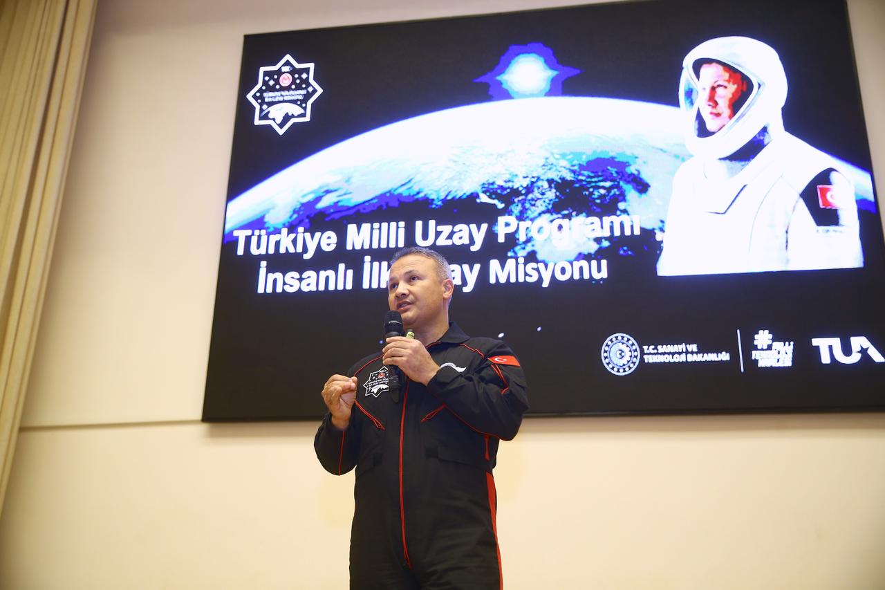 Türkiye’s first astronaut Gezeravci presents National Space Program in Azerbaijan Image