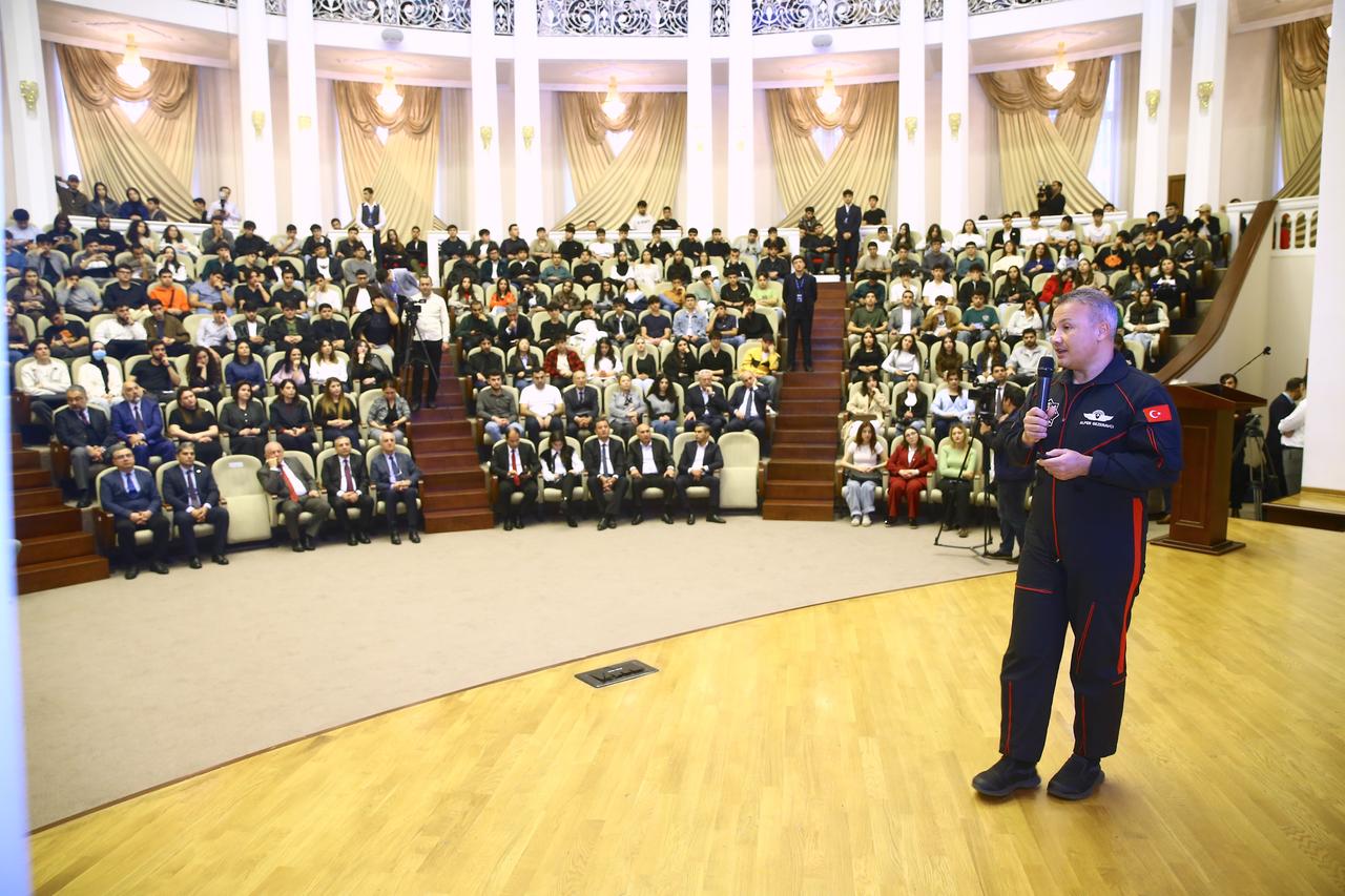 Türkiye’s first astronaut Alper Gezeravci delivers a presentation about Turkiye’s National Space Program and the country’s first human space mission at the Azerbaijan Technical University in Baku, Azerbaijan, on Oct. 28, 2025. (AA Photo)