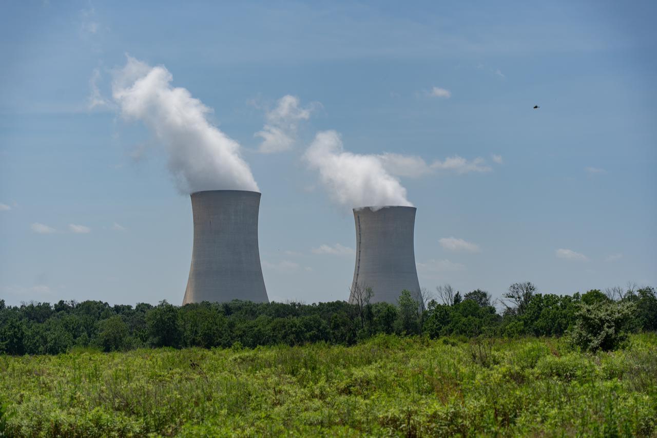 A distant view of two nuclear reactors at the Limerick Nuclear Power Station near Philadelphia, Pennsylvania, US (Adobe Stock Photo)