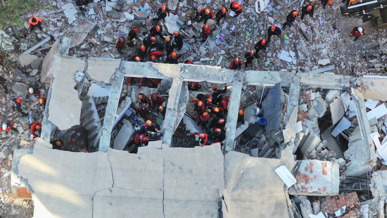 An aerial view of the collapsed seven-story building as teams conduct search and rescue operations in Gebze district of Kocaeli, Türkiye, Oct. 29, 2025. (AA Photo)