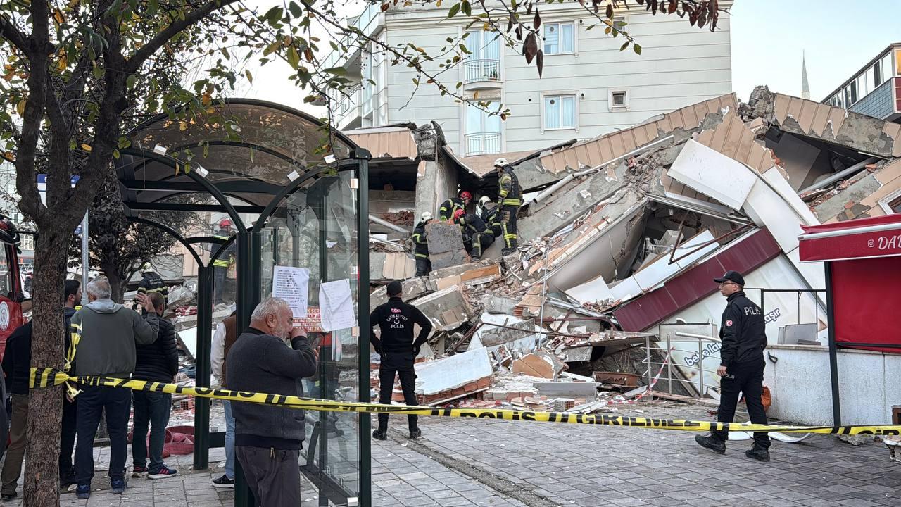 Aftermath of a six-story building collapsed in the Gebze district of Kocaeli on October 29, 2025. (AA Photo)