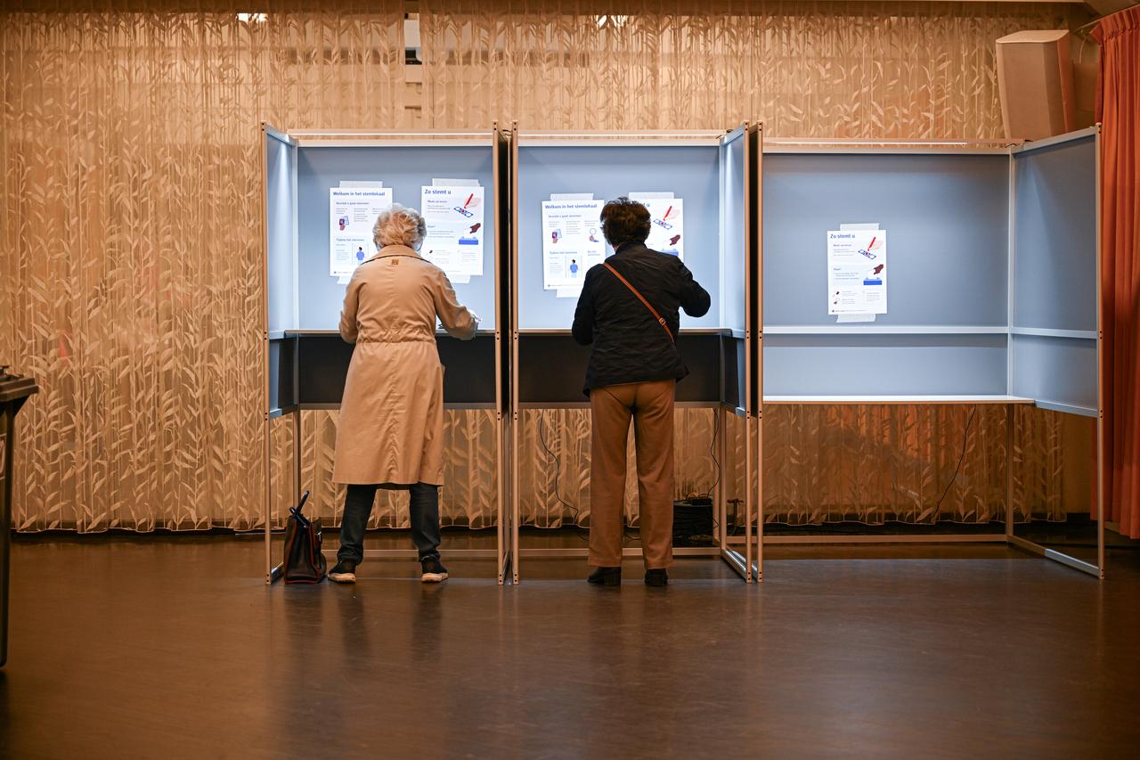 Citizens cast their ballots for the general elections at a polling station in Maastricht, Netherlands, on October 29, 2025. (AA Photo)