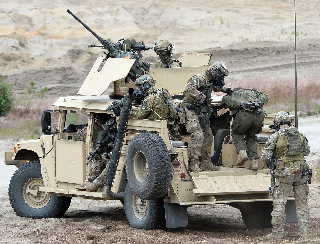 Soldiers from the Polish special forces take a prisoner during a NATO Response Force (NRF) troops exercise in Zagan, southwest Poland, June 18, 2015. (AFP Photo)