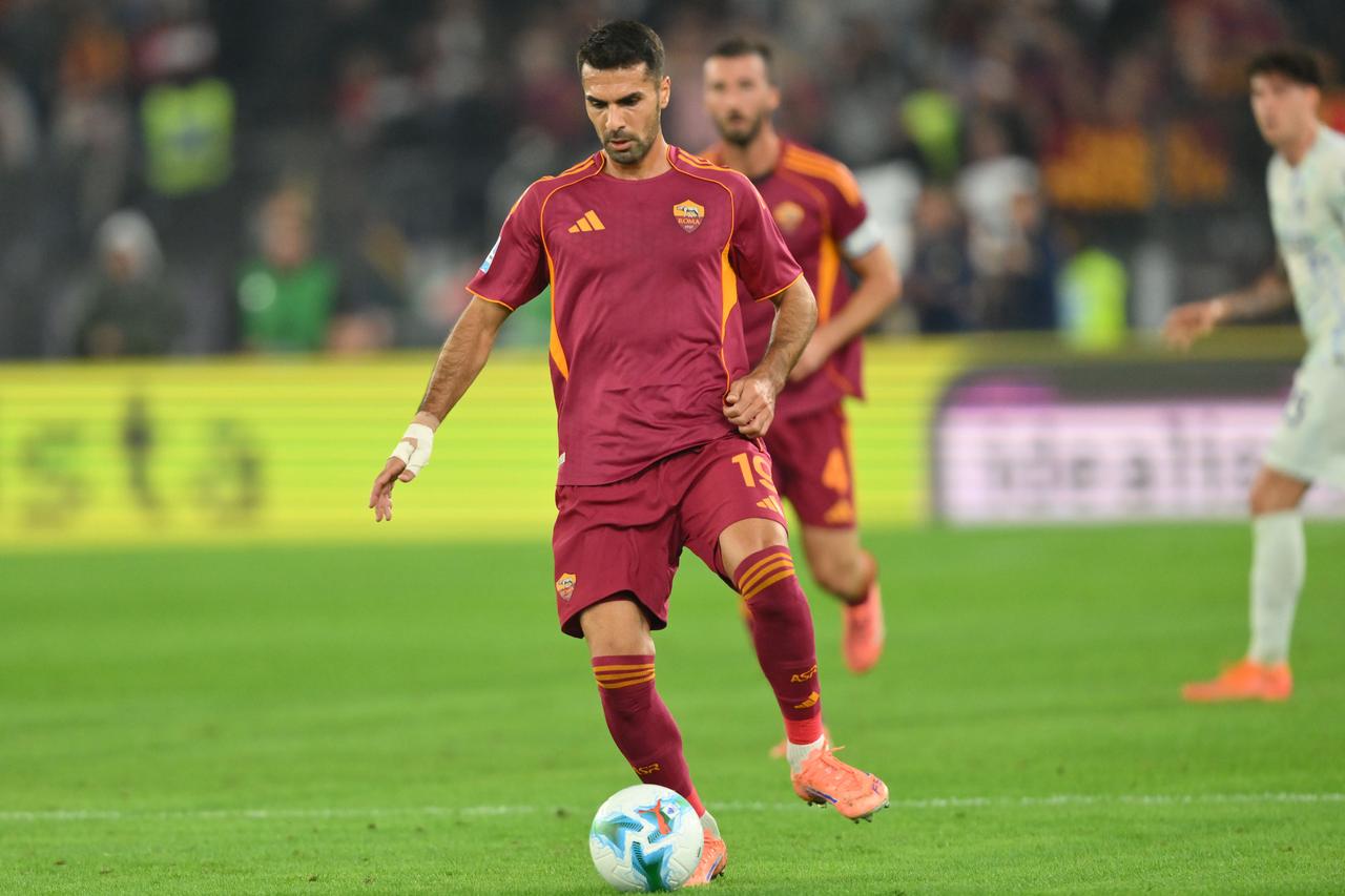 Real Madrid weighs January cover at right-back as intermediaries offer Zeki Celik