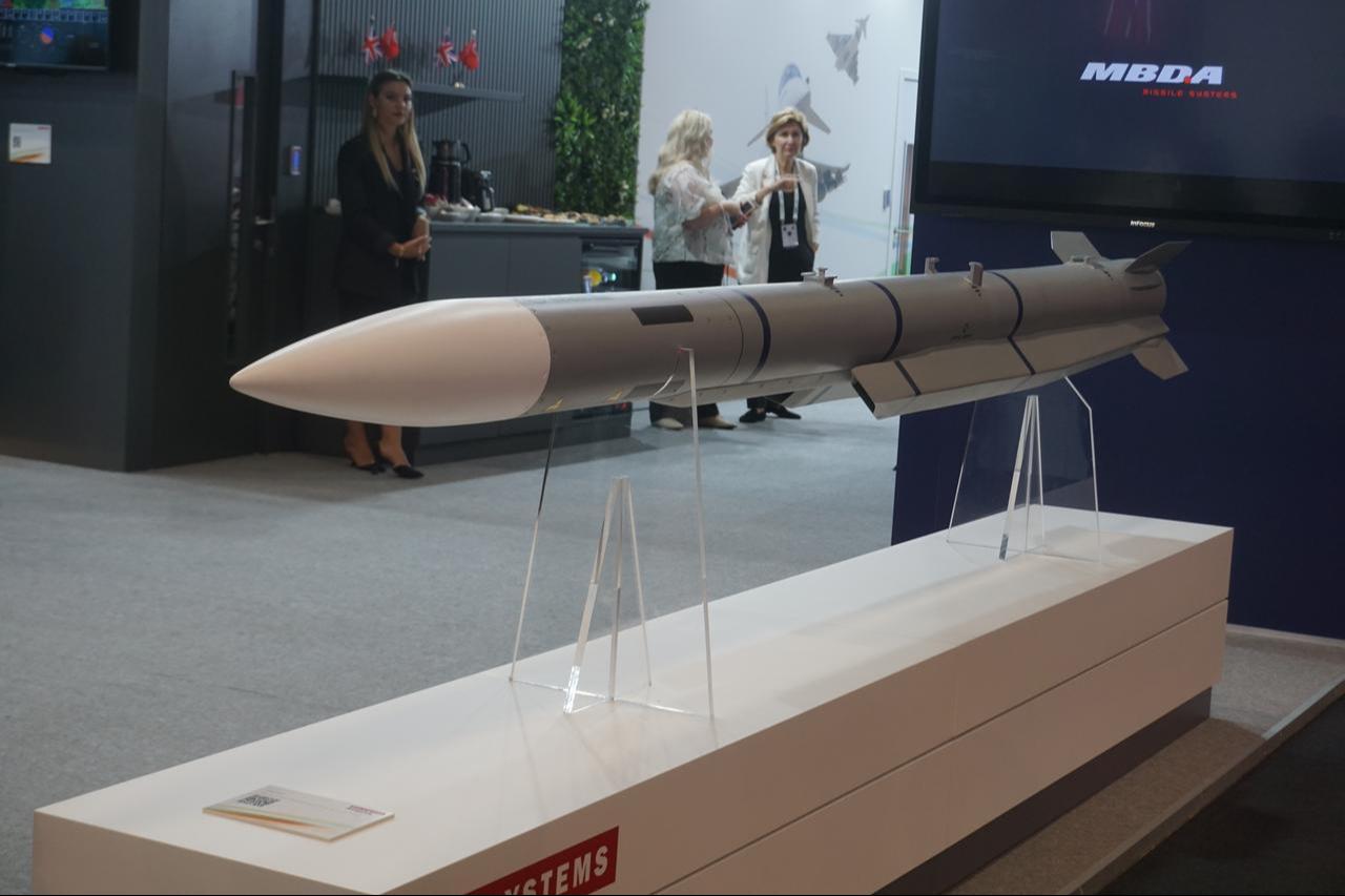 A mock-up of Meteor missile at BAE Systems' stand at IDEF 2025 defense fair in Istanbul, Türkiye on July, 2025. (Türkiye Today Photo)