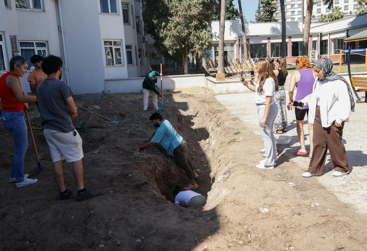 Students and researchers begin excavations in the garden of Mersin University’s Yenisehir Campus to recover the skeleton of a fin whale buried in 2021, Mersin, Türkiye, Oct. 2, 2025. (AA Photo)