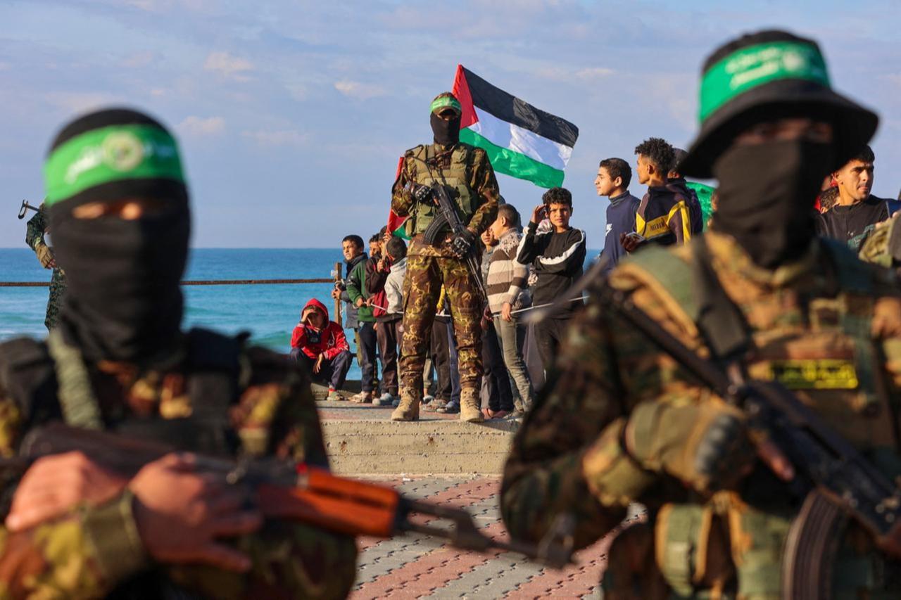 Palestinian group Hamas members secure an area before handing over an Israeli-American hostage to a Red Cross team in Gaza City on February 1, 2025. (AFP Photo)
