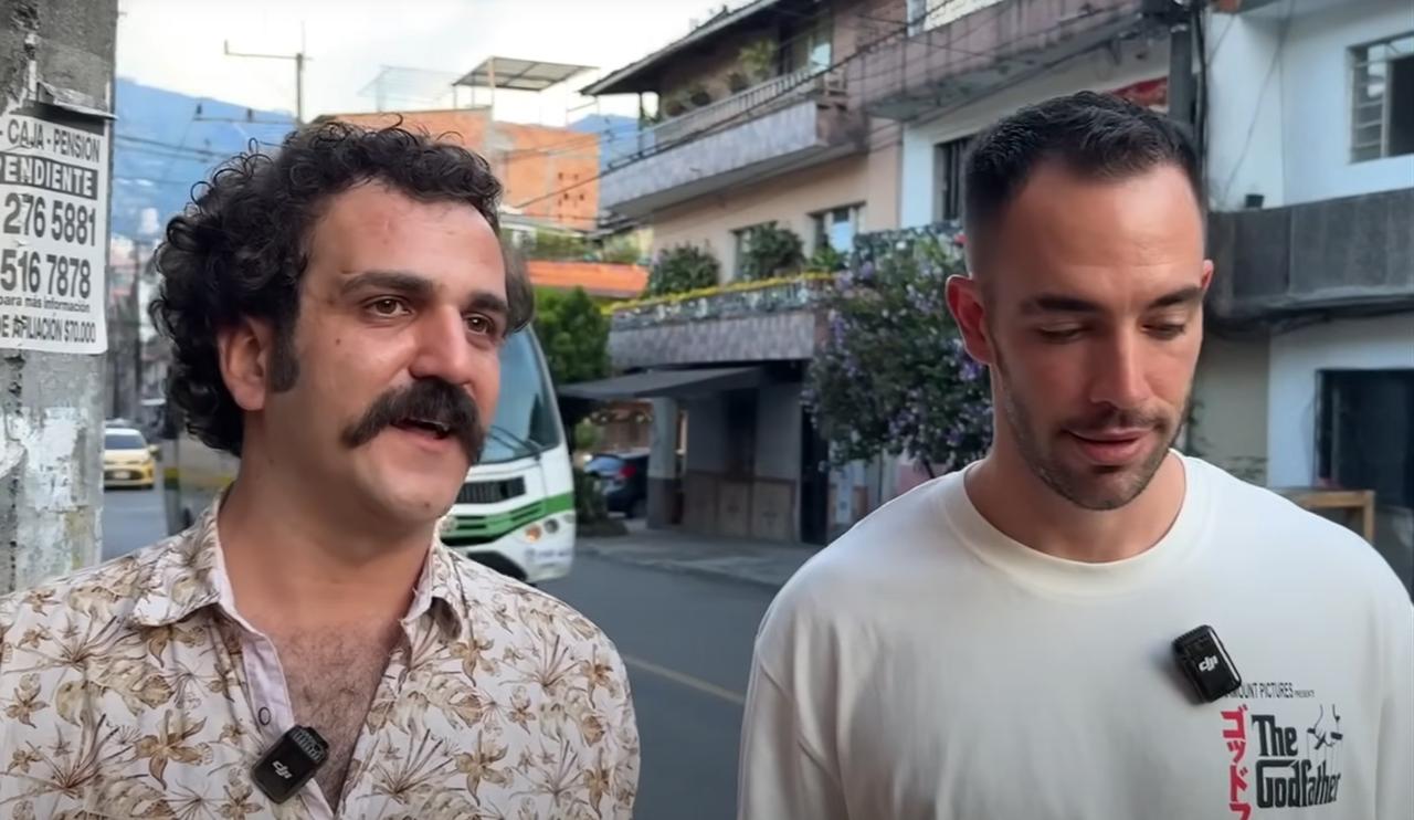 Pablo Akdogan and Turkish YouTuber Mert Ozturk tour Medellin’s neighborhoods together, Colombia, Dec. 2024. (Photo via YouTube/@MertOzturk1)