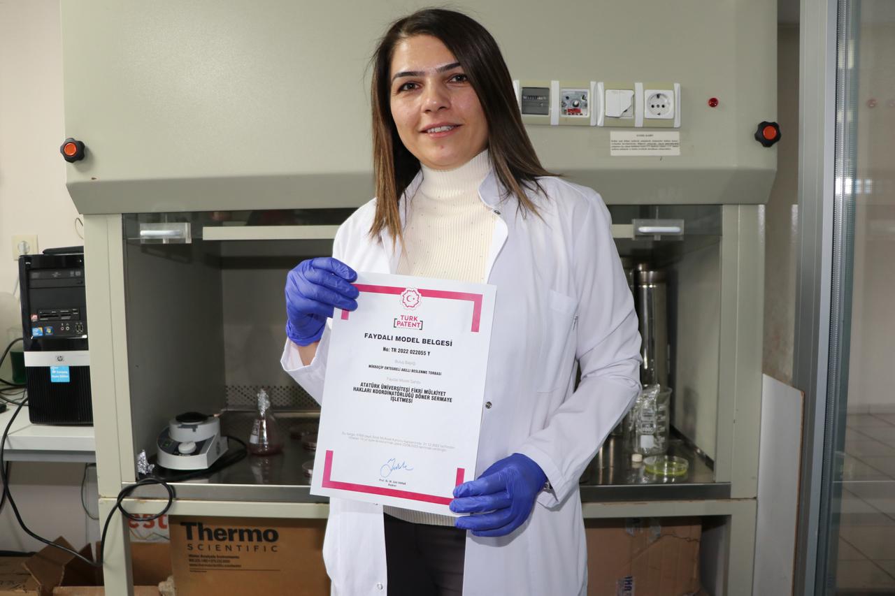 Professor Gonca Alak holds the patent certificate for her invention, the “Microchip Integrated Smart Feeding Bag,” in a laboratory at Ataturk University in Erzurum, Türkiye, Oct. 29, 2025. (AA Photo)