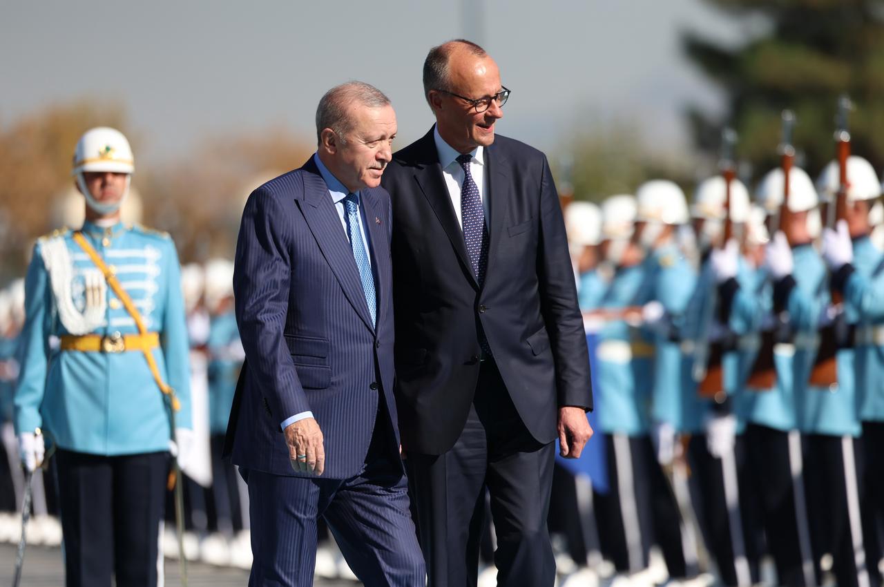 President Recep Tayyip Erdogan (L) welcomes German Chancellor Friedrich Merz (R) with an official ceremony at the Presidential Complex in Ankara, Türkiye, Oct. 30, 2025. (Photo via Turkish Presidency/Murat Kula)