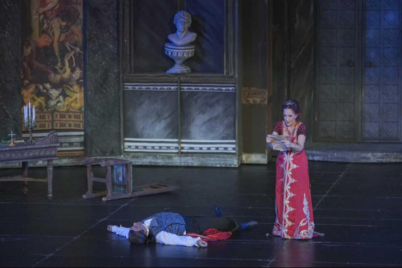 Soprano Nurdan Kucukekmekci as Tosca performs alongside tenor Ivan Magri as Cavaradossi in Puccini’s opera Tosca at the International Aspendos Opera and Ballet Festival in Antalya, Türkiye. Sept. 28, 2025. (AA Photo)