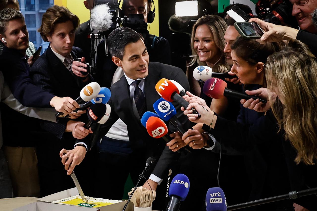 D66 edges ahead in Dutch election as tight race sets stage for long coalition talks