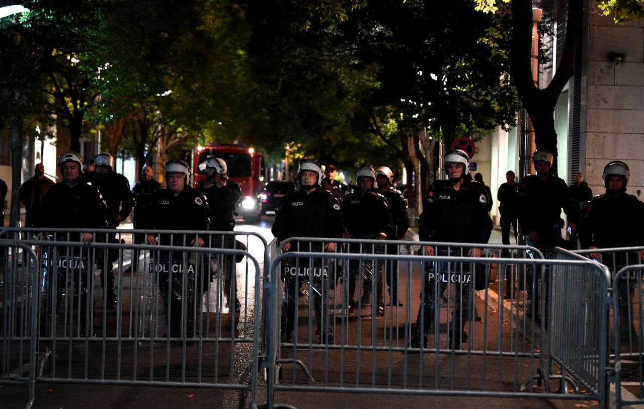 Montenegro's police officers stand guard during protest in Montenegro's capital Podgorica, fololwing the stabbing of a Montenegro national, on October 28, 2025,  (AFP Photo)