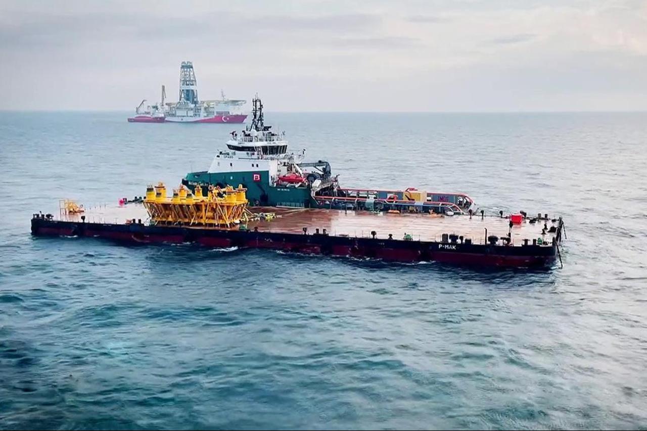 A Turkish Petroleum (TPAO) support vessel operates at the Sakarya gas field in the Black Sea. (AA Photo)