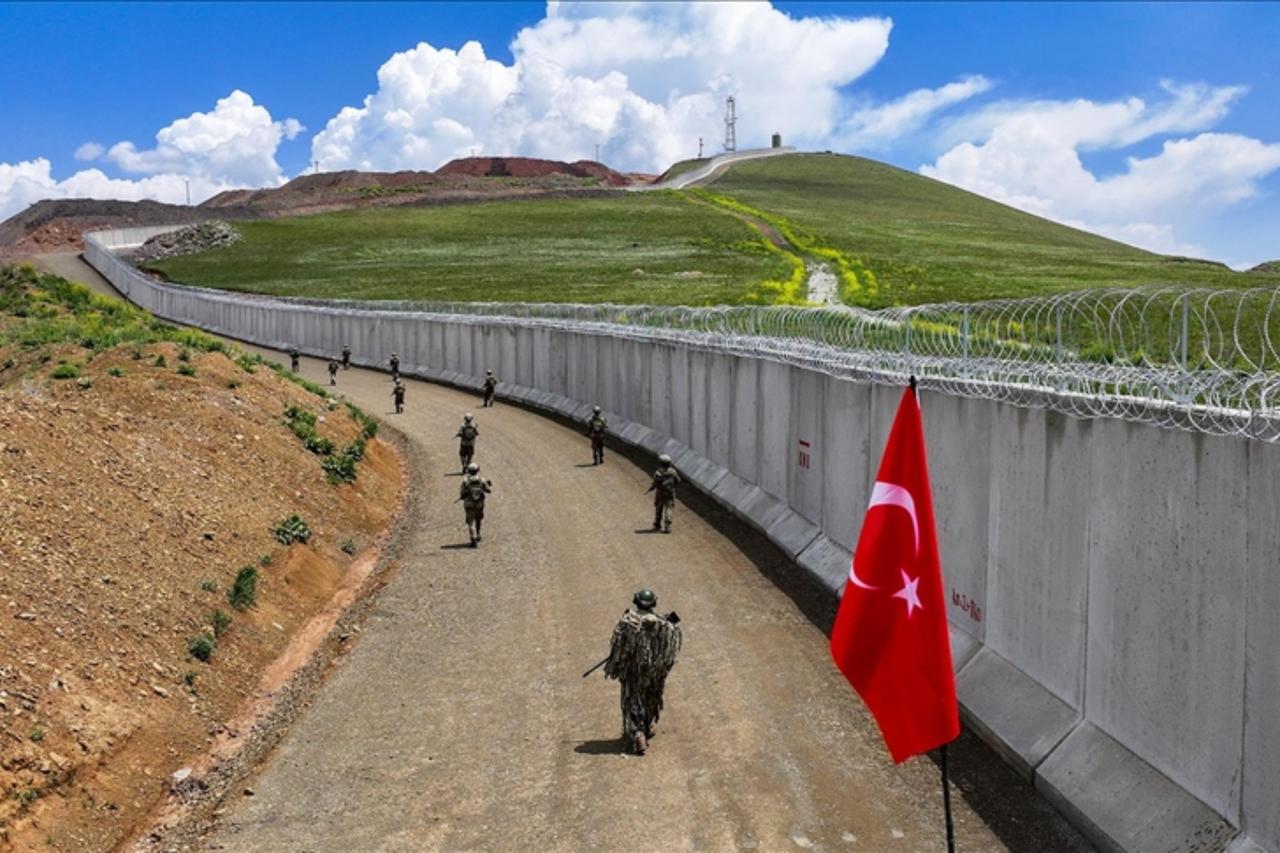 Türkiye completes security wall across 44% of land borders, report shows