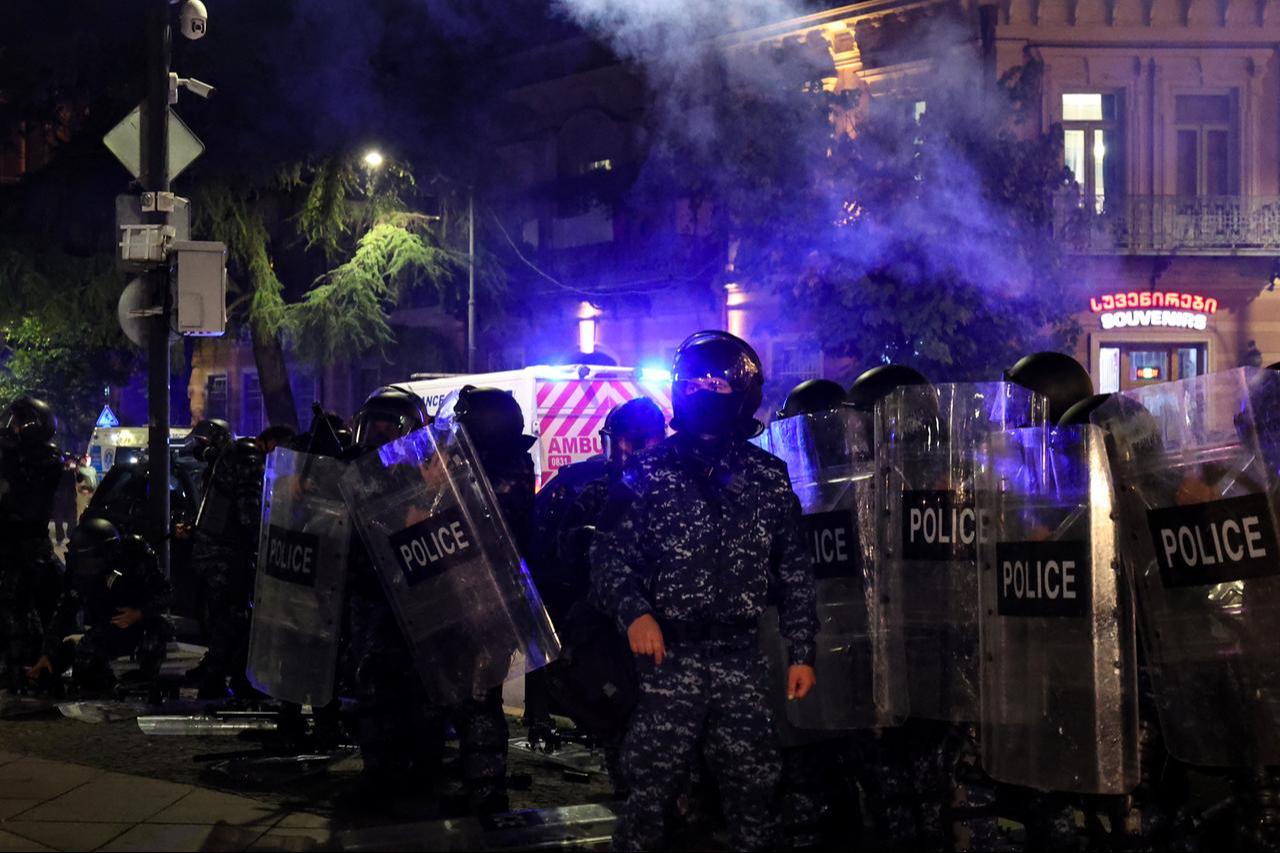 Riot police disperse protesters during an opposition rally on the day of local elections in central Tbilisi on October 4, 2025. (AFP Photo)
